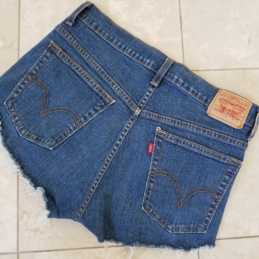 Levi's Distressed Shorts - Picture 2 of 8